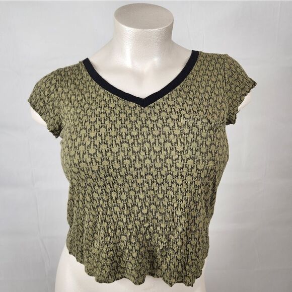 Xhilaration Tops - 3/$25 Xhilaration Green Giraffe V-Neck Short Sleeve Back Zip Top Sz XL